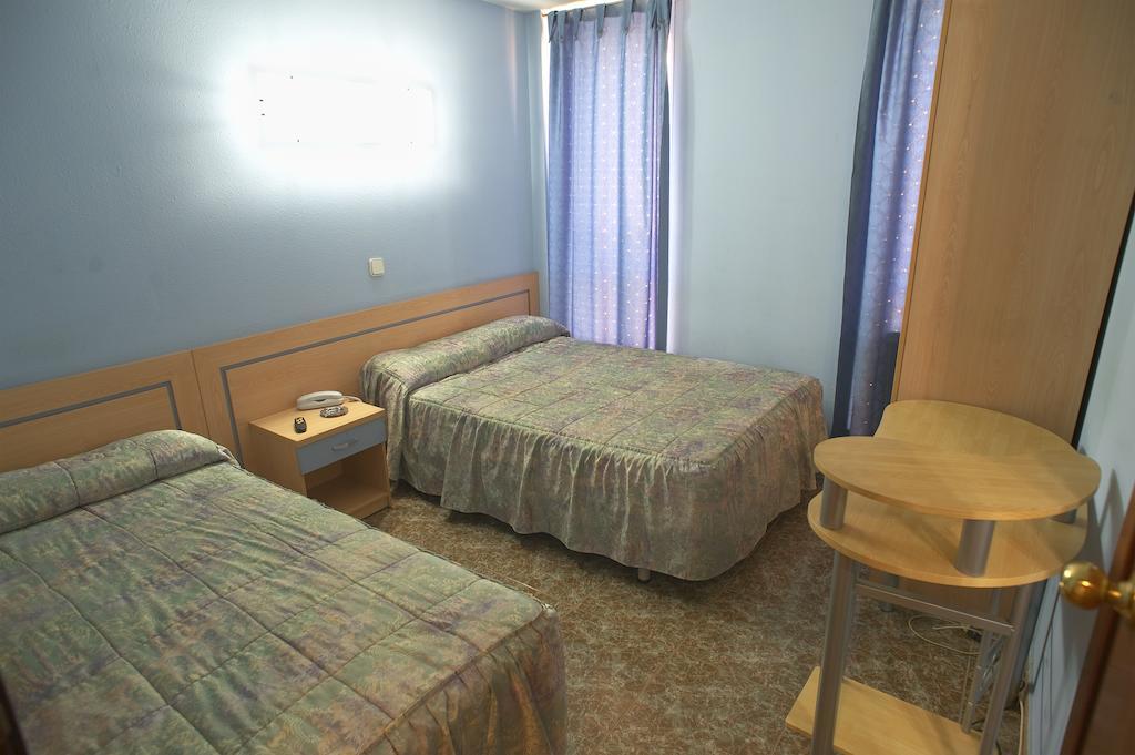 Hostal Xarau Cerdanyola del Vallès Quarto foto