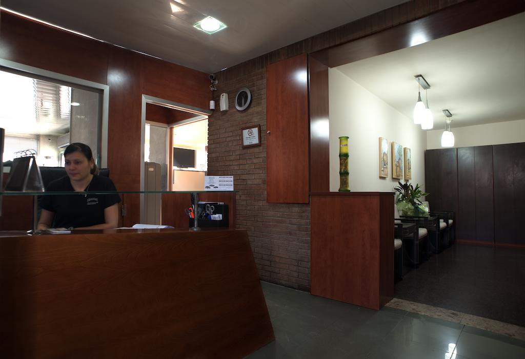 Hostal Xarau Cerdanyola del Vallès Exterior foto